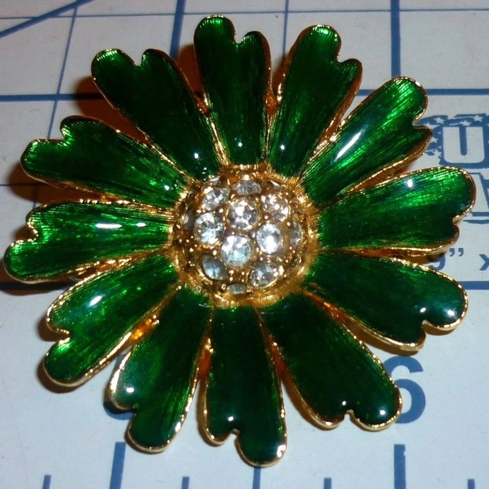 Vintage NOS Sue Ellen Made in England Green Enamel Rhinestone Daisy Brooch